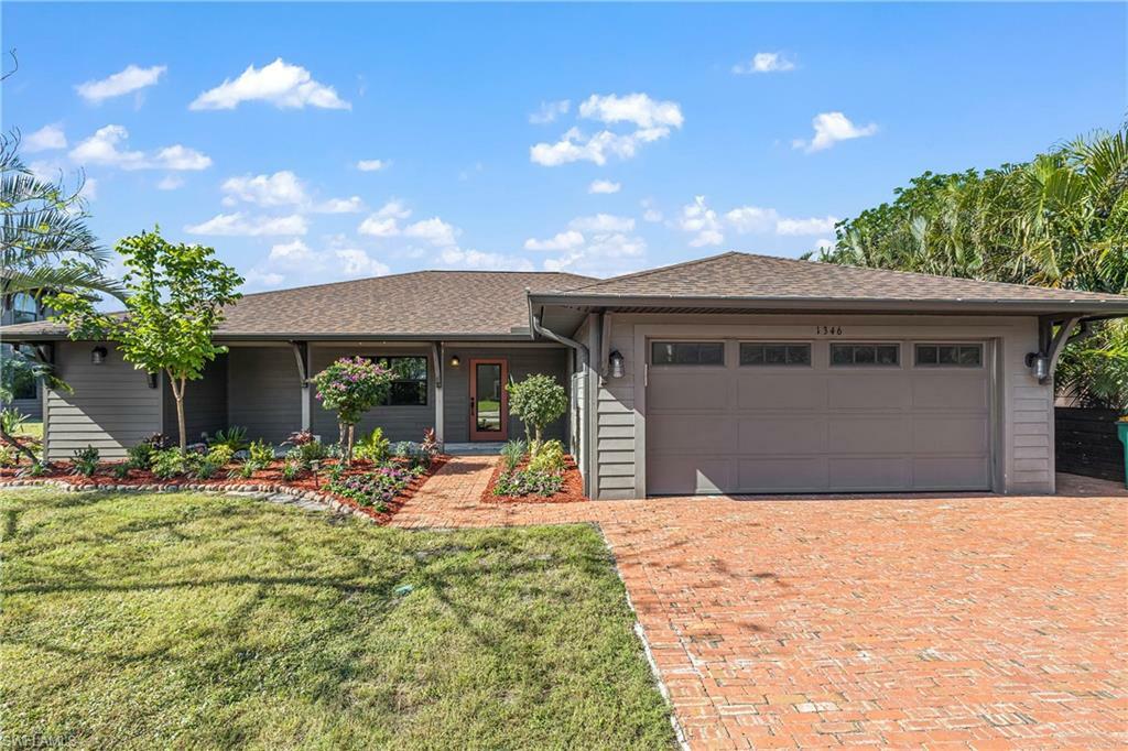 Property Photo:  1346 Rosemary Ln  FL 34103 