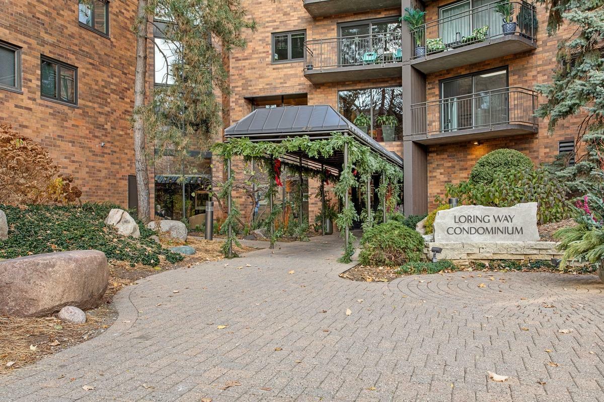 Property Photo:  210 W Grant Street 104  MN 55403 