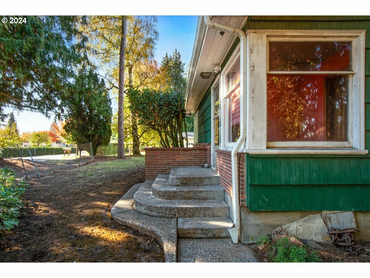 Property Photo:  5714 NE 40th St  WA 98661 