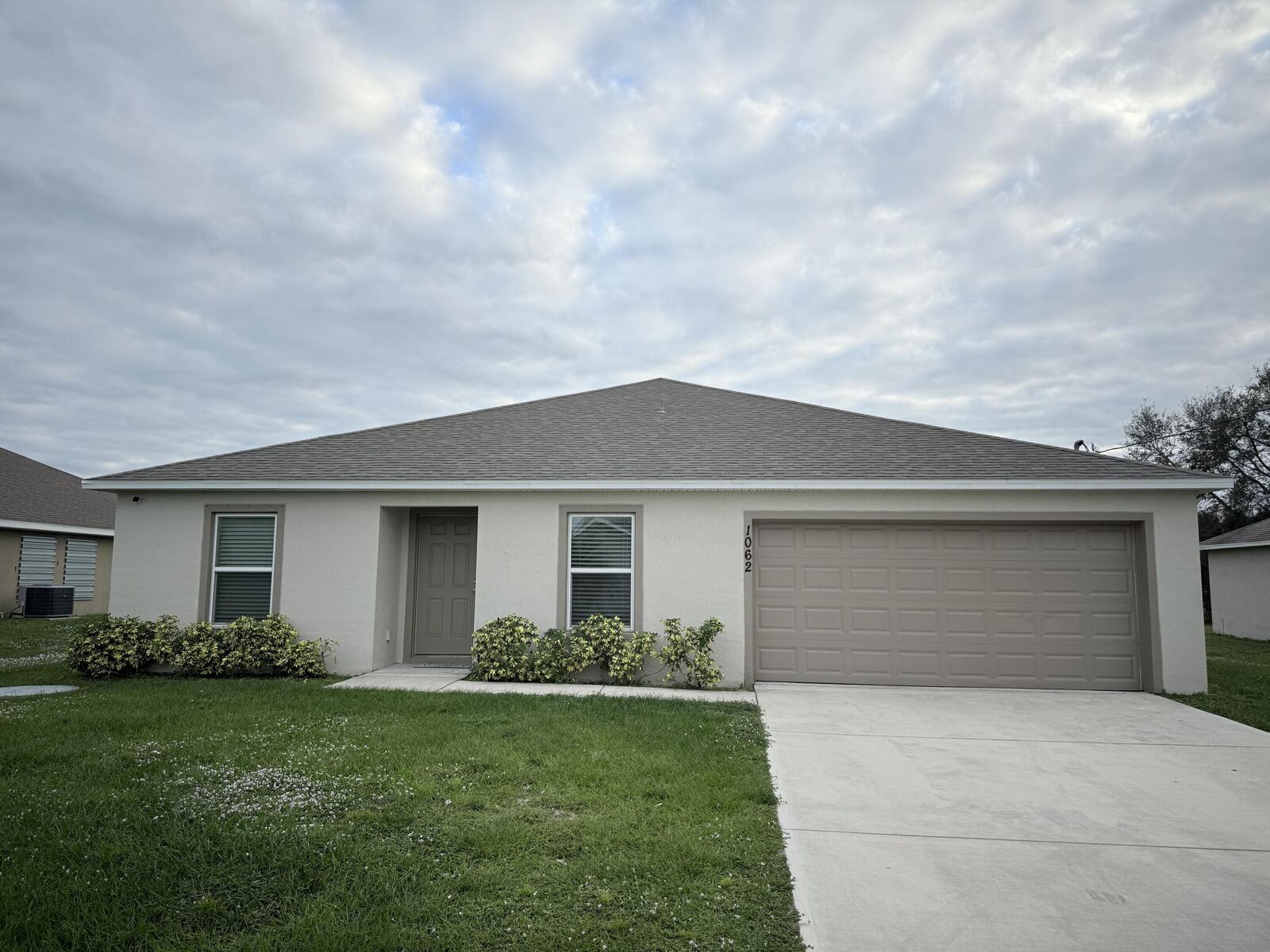 Property Photo: 1062 SW Sudder Ave Avenue FL 34953