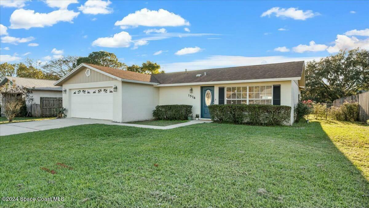 Property Photo:  1576 Yorktown Avenue  FL 32796 