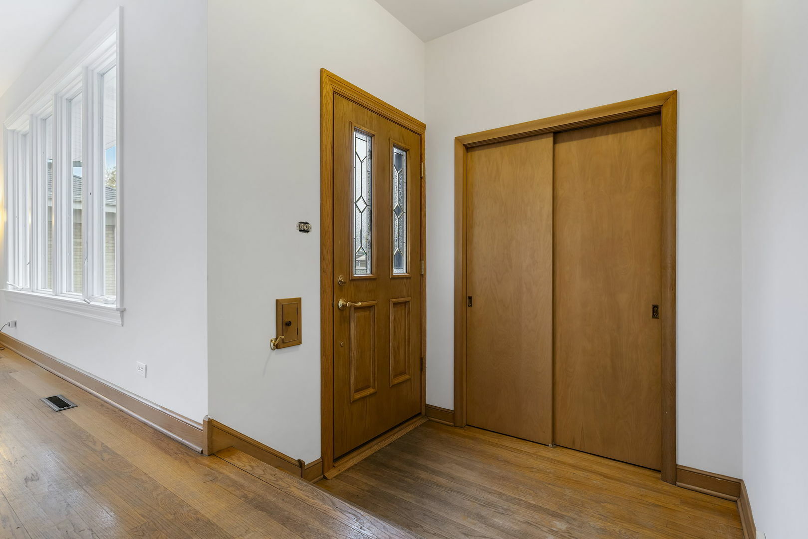 Property Photo:  1627 Sunnyside Avenue  IL 60154 