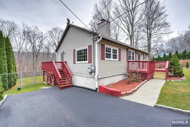 Property Photo:  39 Hickory Avenue  NJ 07480 