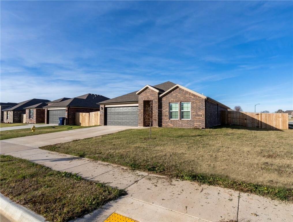 Property Photo:  601 W Cattleman Court  AR 72761 