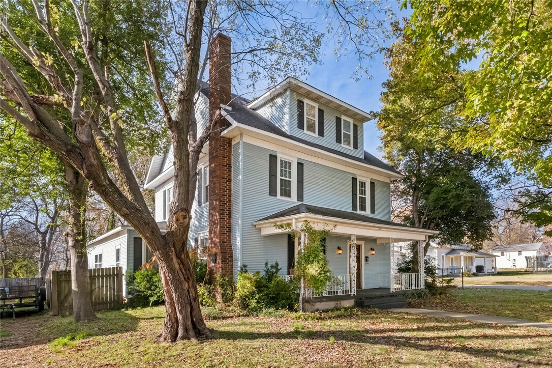 Property Photo:  320 N Madison Street  AR 72761 