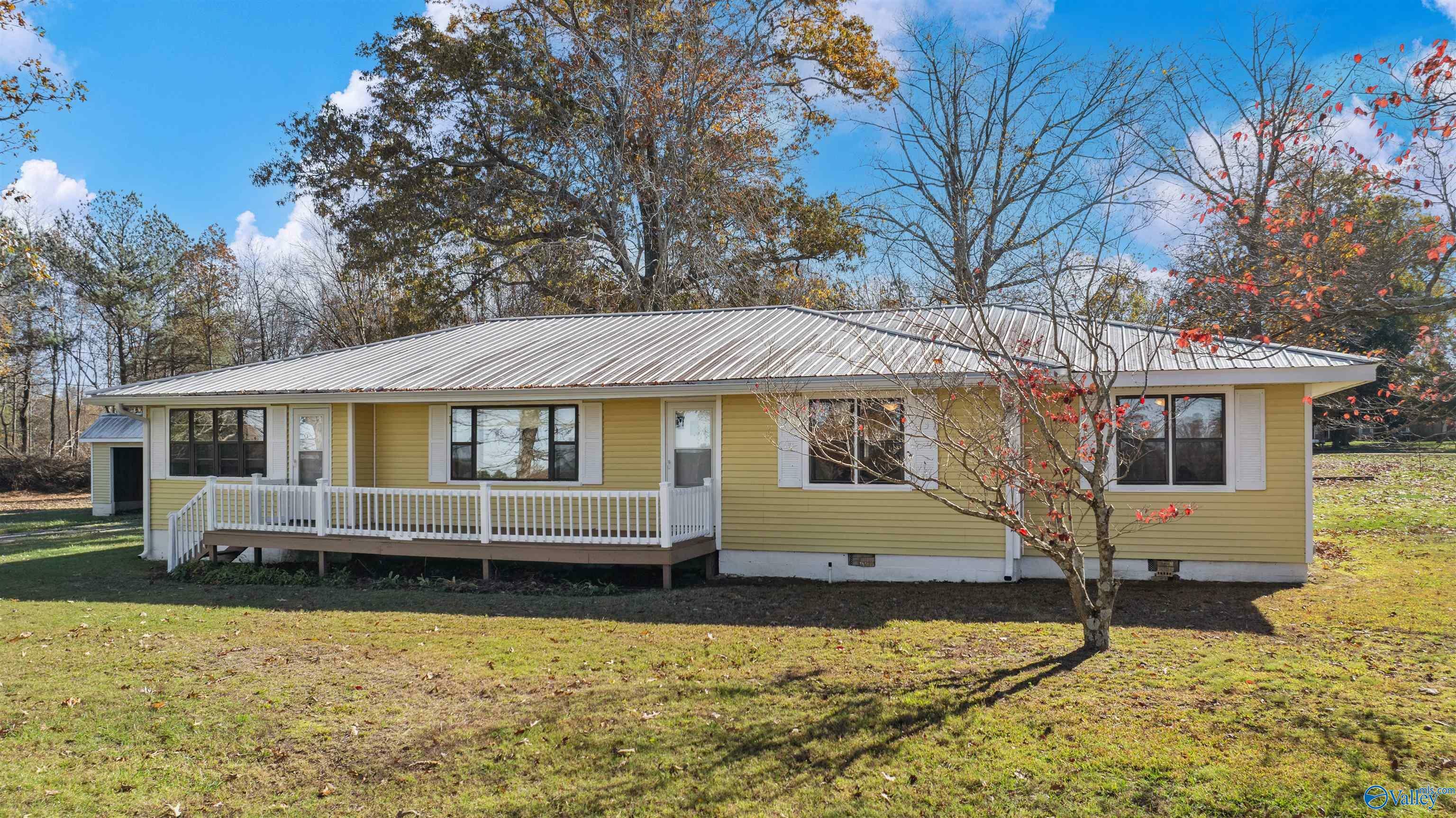 Property Photo:  228 Bellview Road  AL 35978 