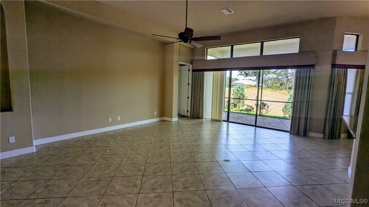 Property Photo: 743 E Ireland Court FL 34442