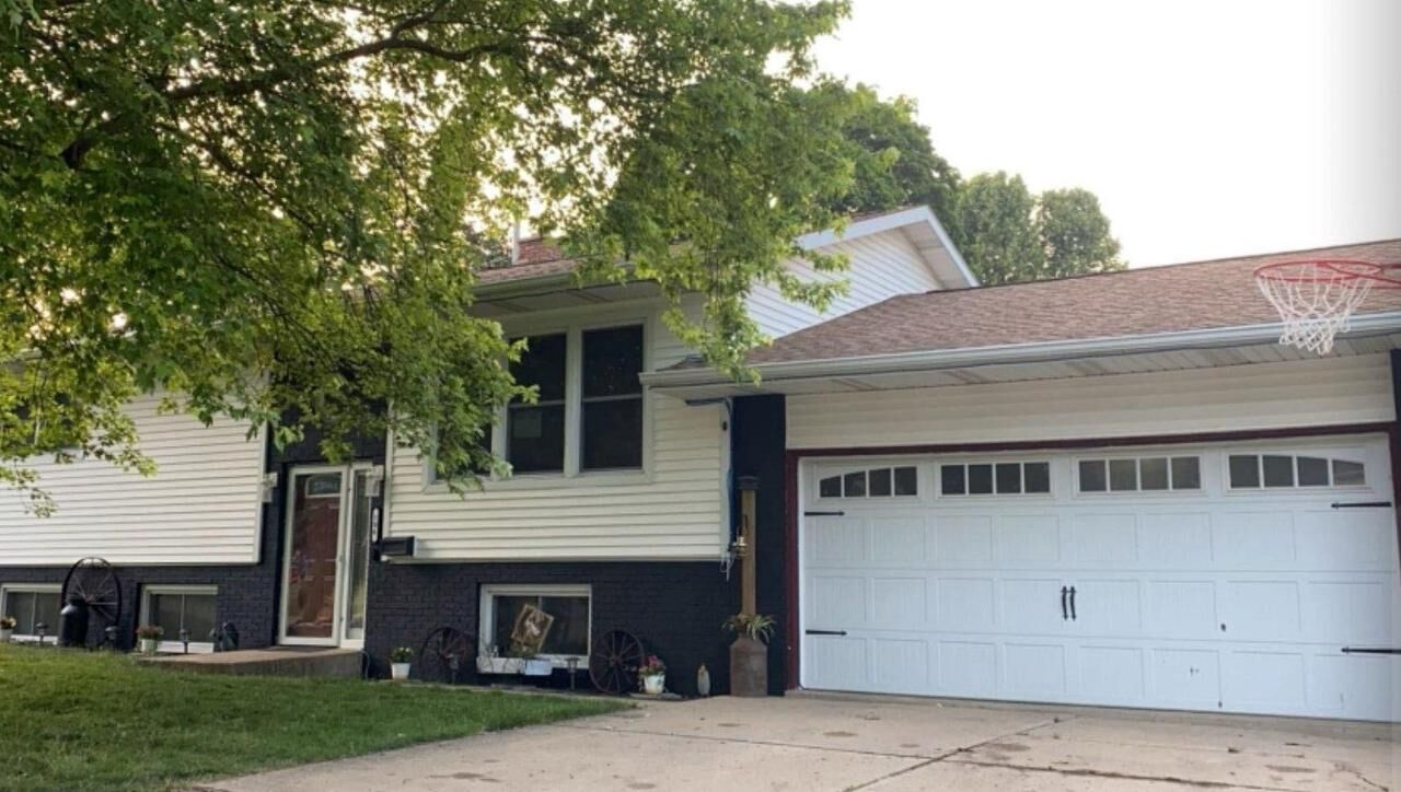 Property Photo:  106 West Valley Street  WI 53533 