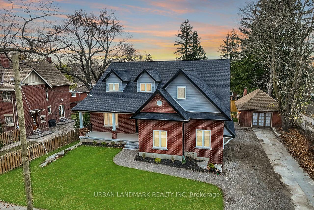 Photo de la propriété: 214 Aberdeen Avenue ON K9H 3Y1