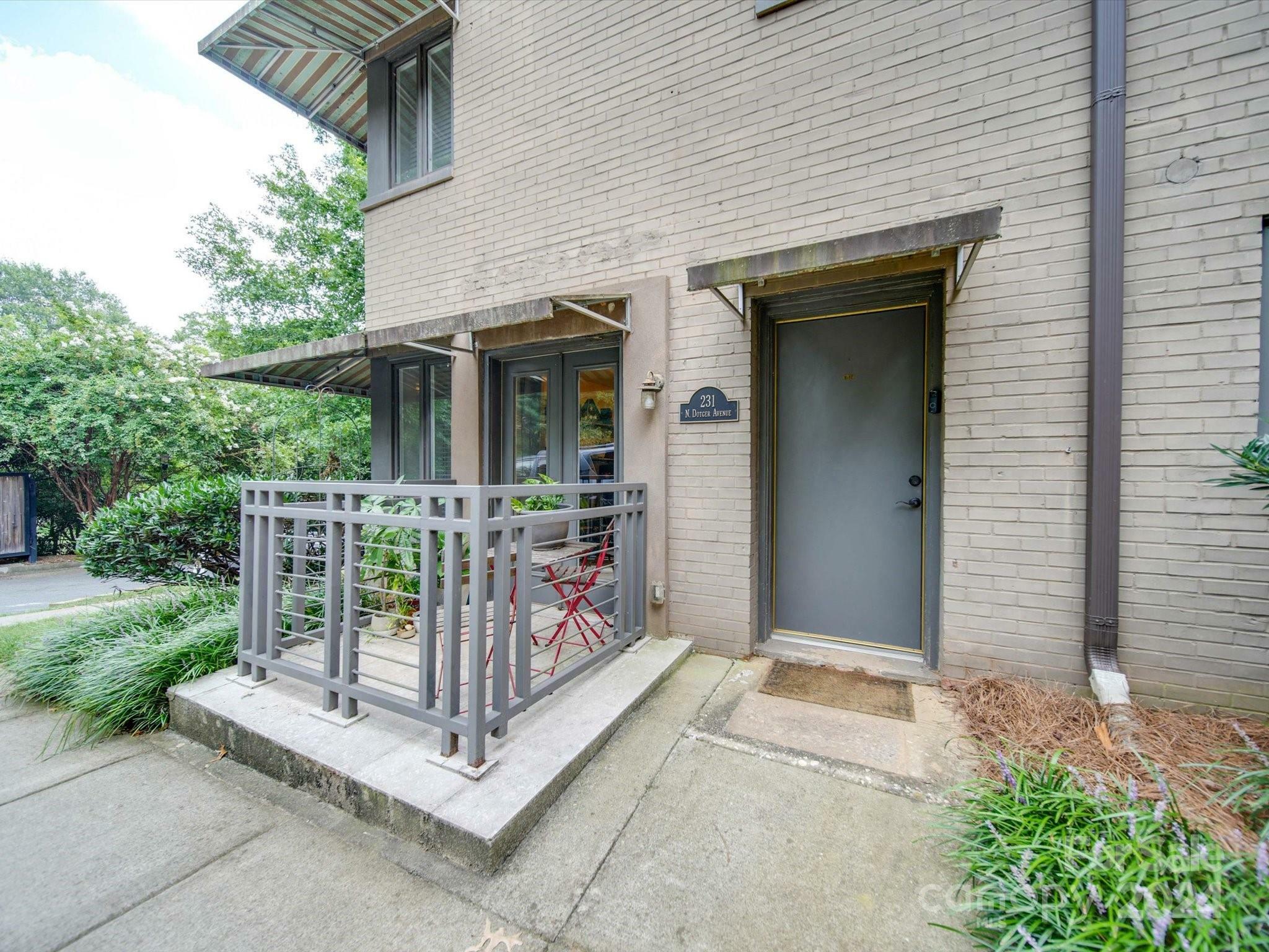 Property Photo:  225 N Dotger Avenue  NC 28207 