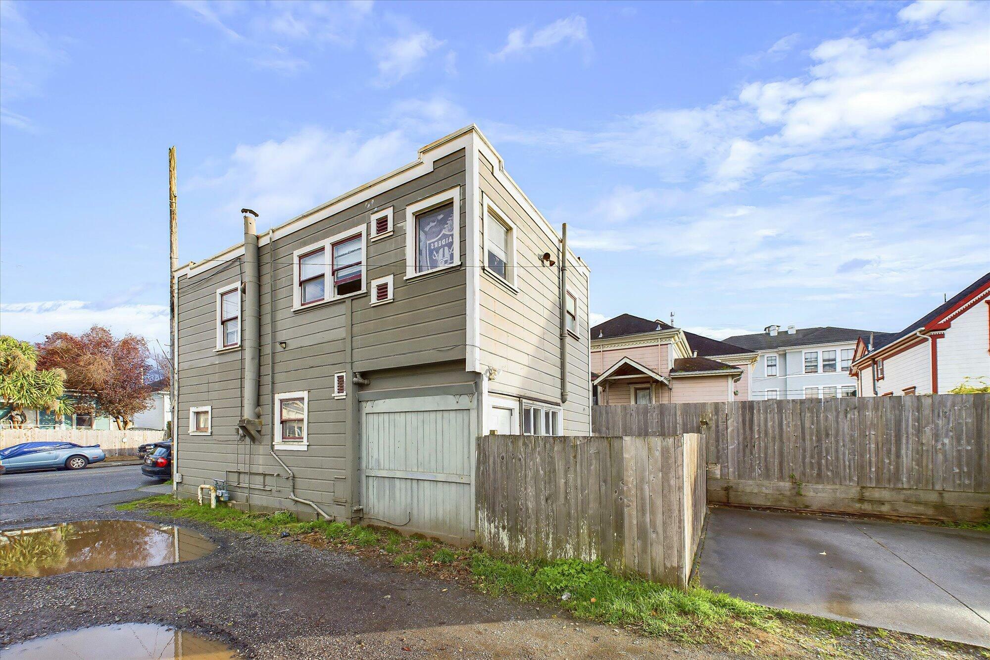 Property Photo:  1824 California Street  CA 95501 