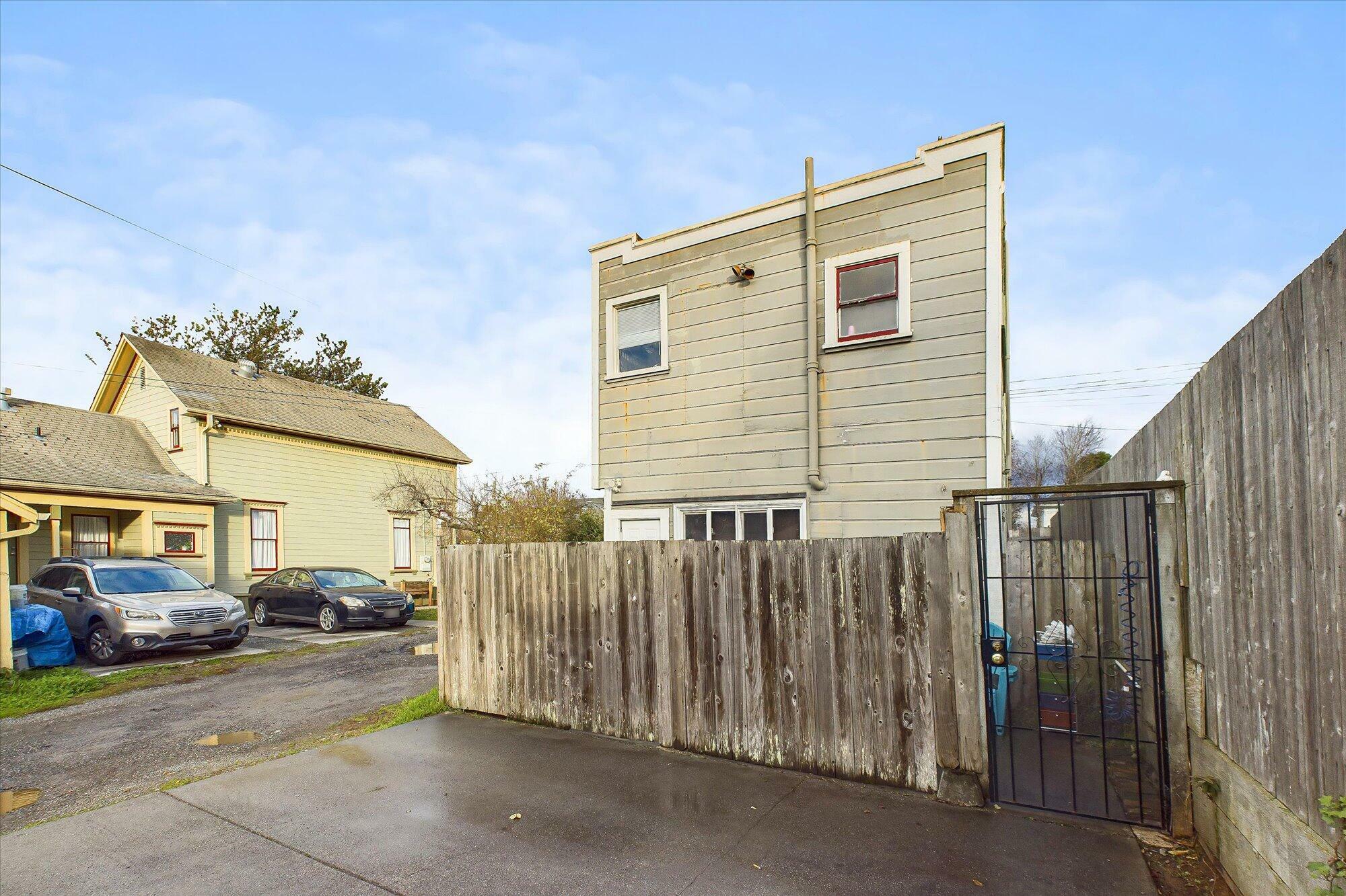 Property Photo:  1824 California Street  CA 95501 