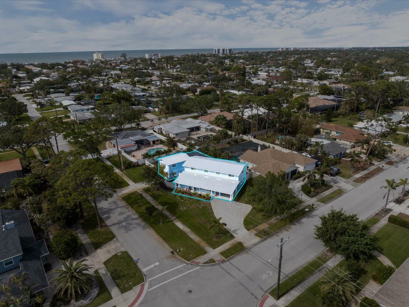 Property Photo:  842 Nokomis Avenue S  FL 34285 