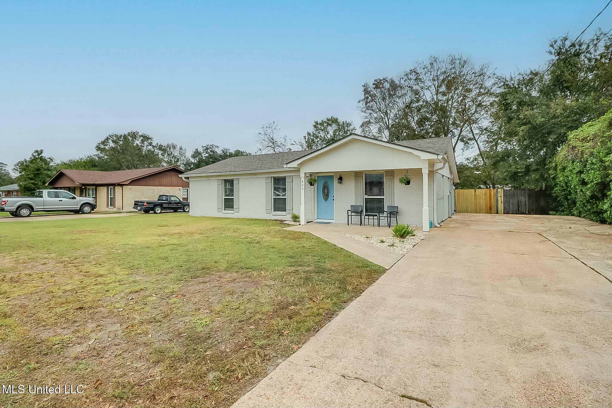 Property Photo:  606 Saratoga Drive  MS 39560 