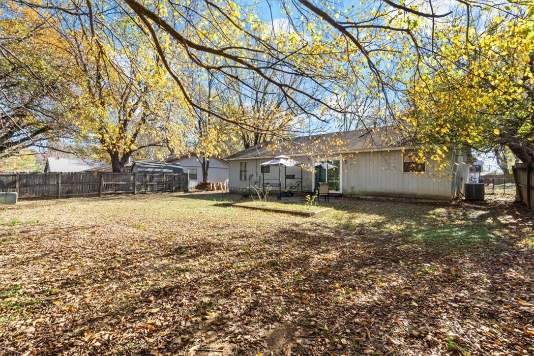 Property Photo:  1011 W School Street  AR 72761 