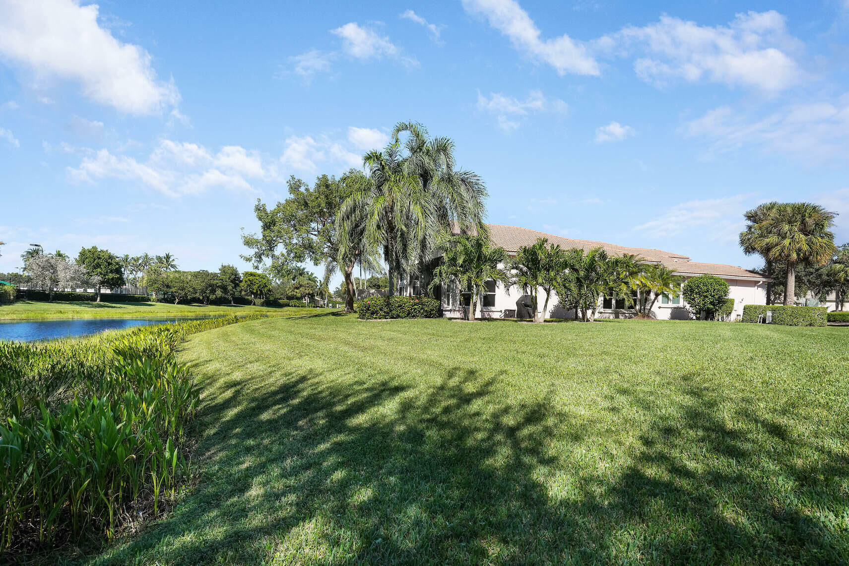 Property Photo: 7961 Oaklawn Cove FL 33467