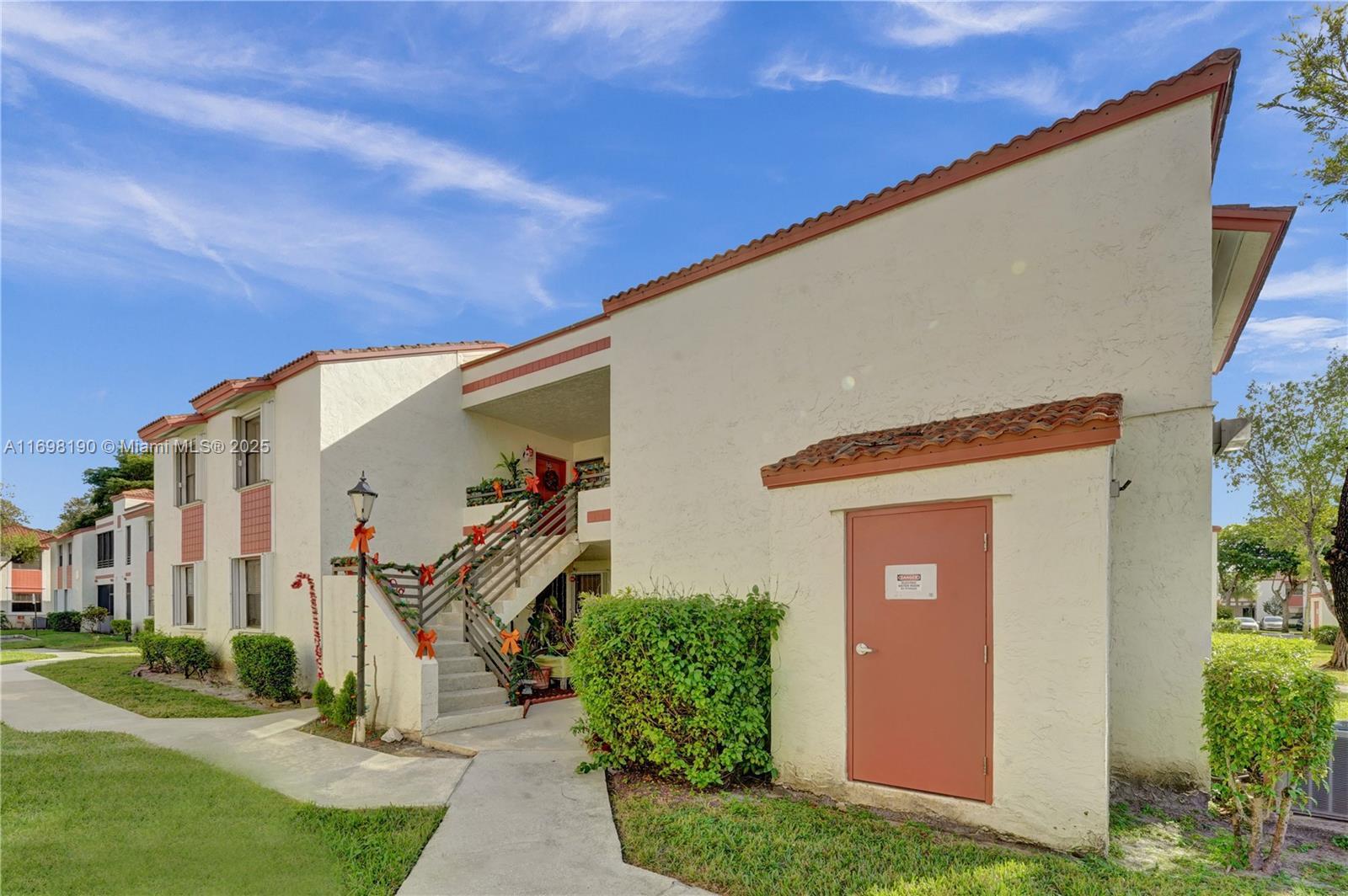Property Photo: 1104 N Hiatus Rd 1104 FL 33026