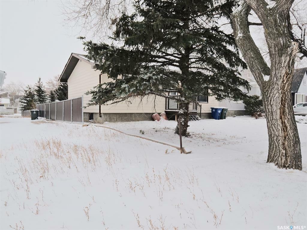 Property Photo:  808 Markland Street  SK S0L 2V0 