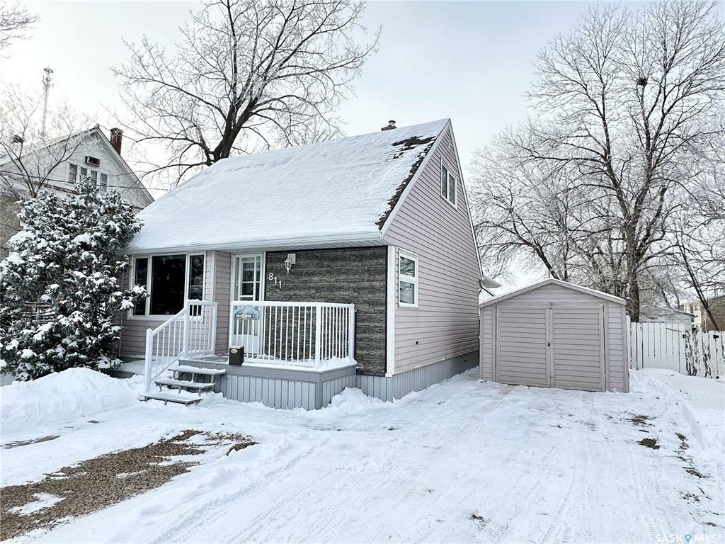 811 4th Street S  Weyburn SK S4H 2G4 photo