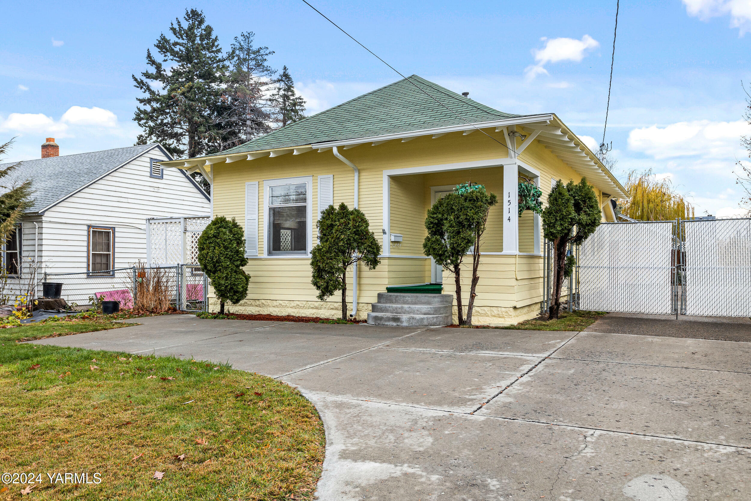 Property Photo:  1514 Folsom Ave  WA 98901 