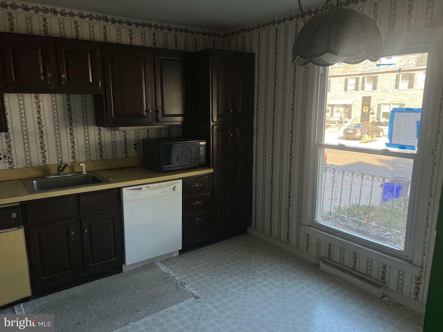 Property Photo:  32 Alexander Avenue  NJ 08109 