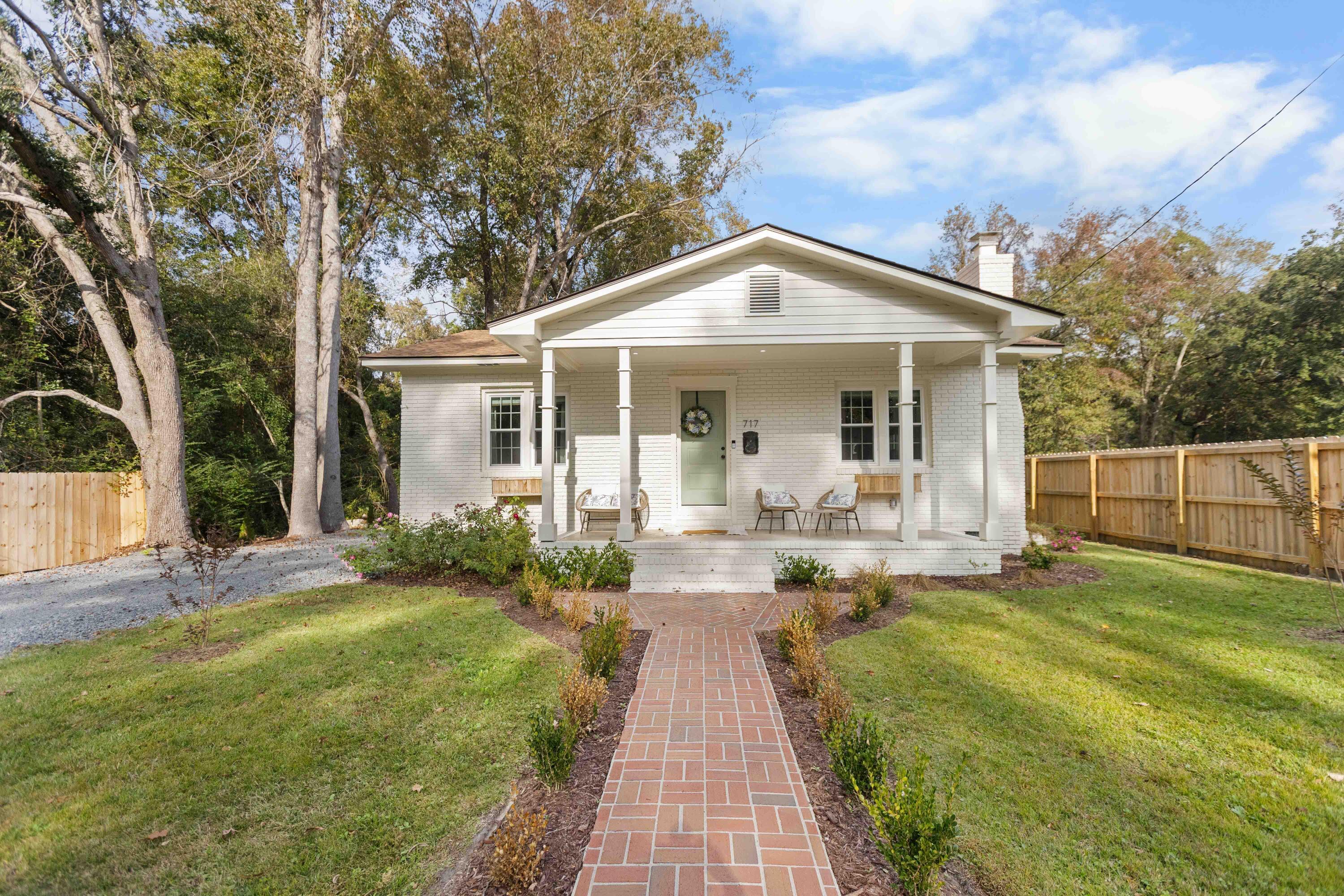 Property Photo:  717 W Luke Avenue  SC 29483 