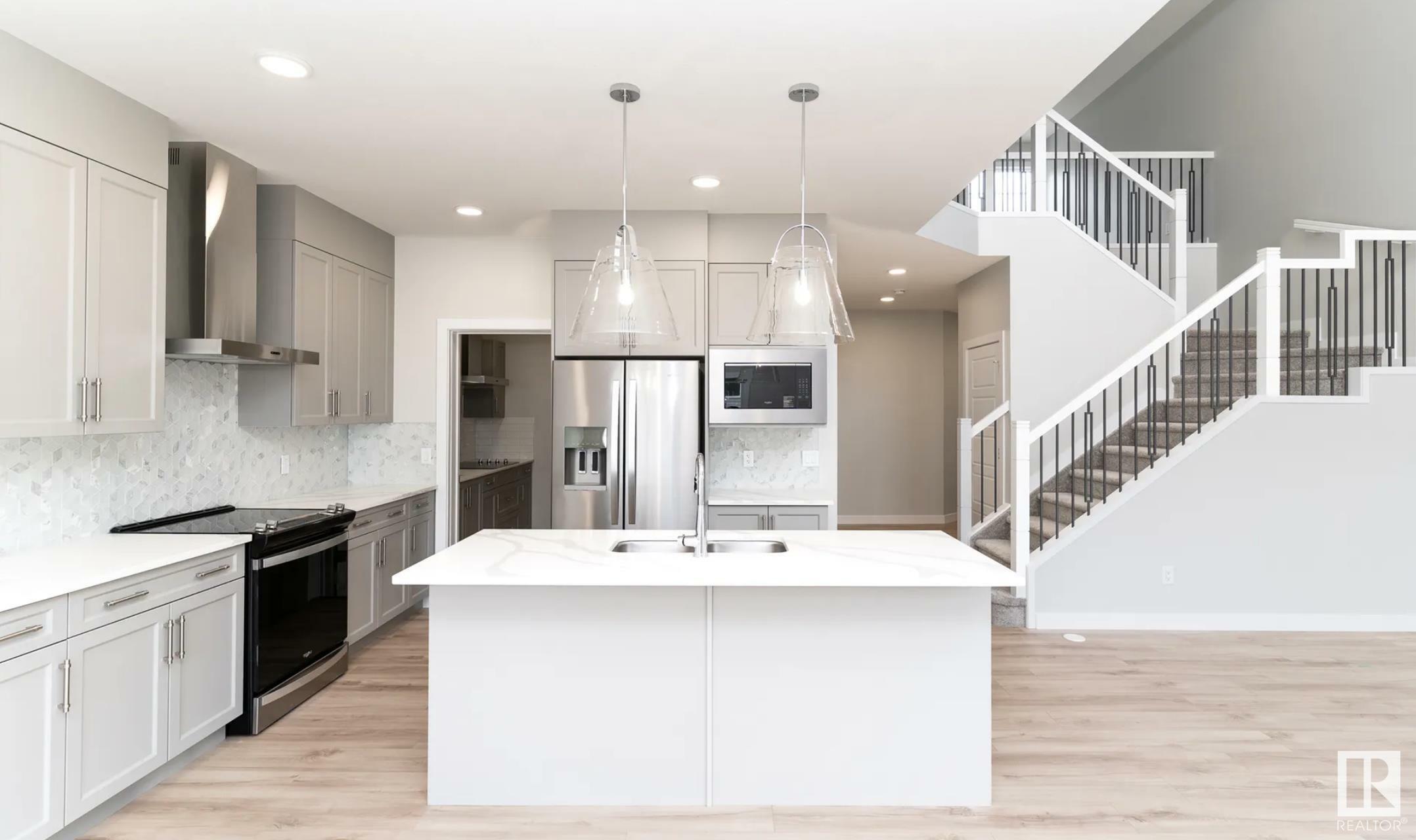 2030 13A Avenue NW  Edmonton AB T6T 2R8 photo
