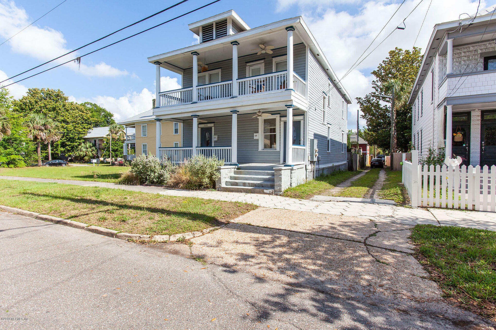 Property Photo:  209 E 4th Street  FL 32206 