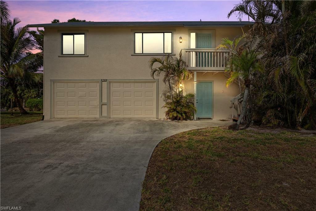 Property Photo: 4748 Pembrooke Ln FL 34134