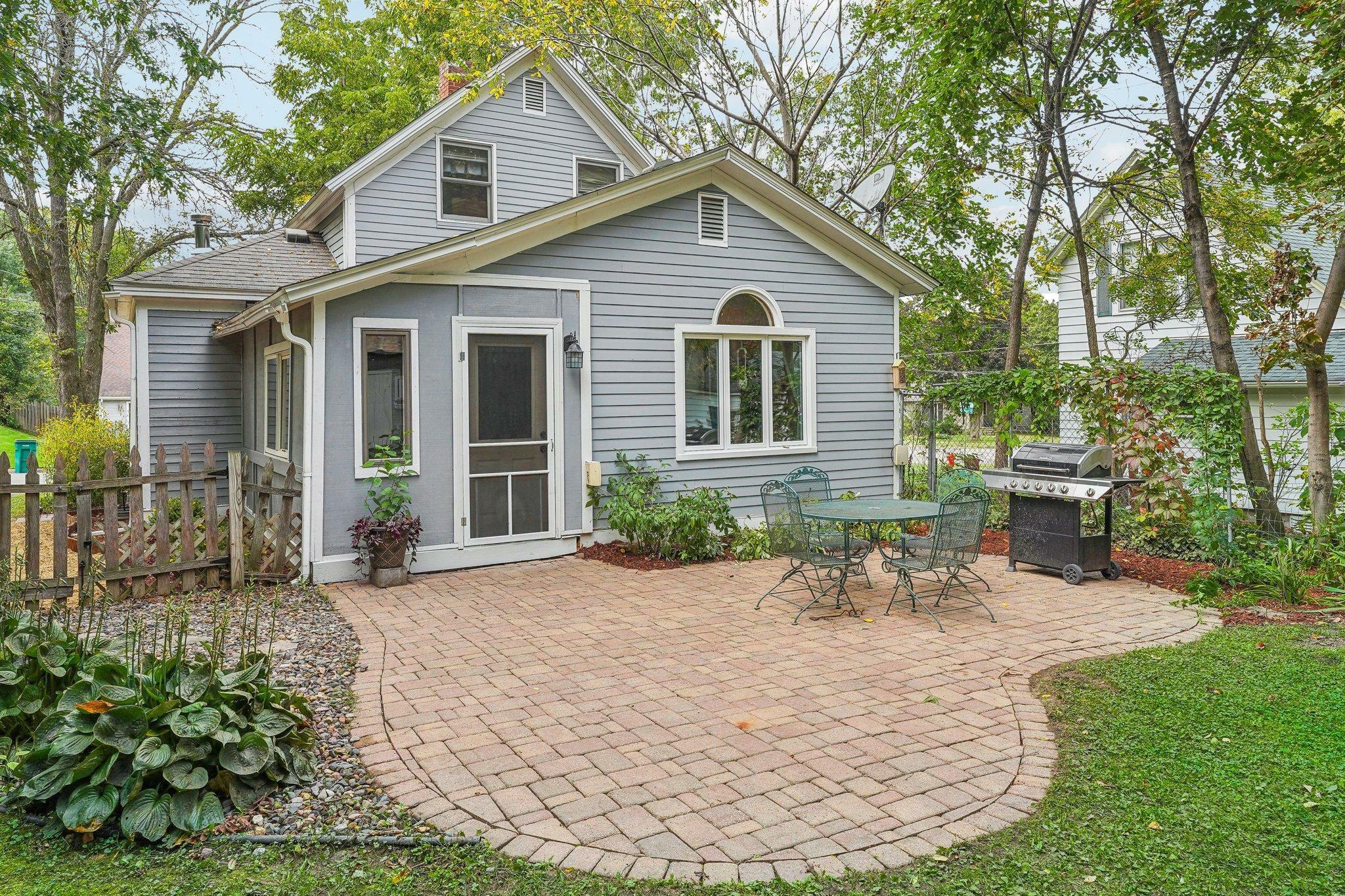 Property Photo:  231 Sherburne Street N  MN 55082 