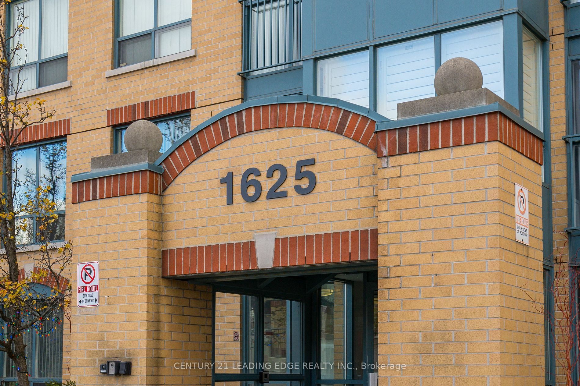 Property Photo:  1625 Pickering Pkwy 909  ON L1V 6Z6 