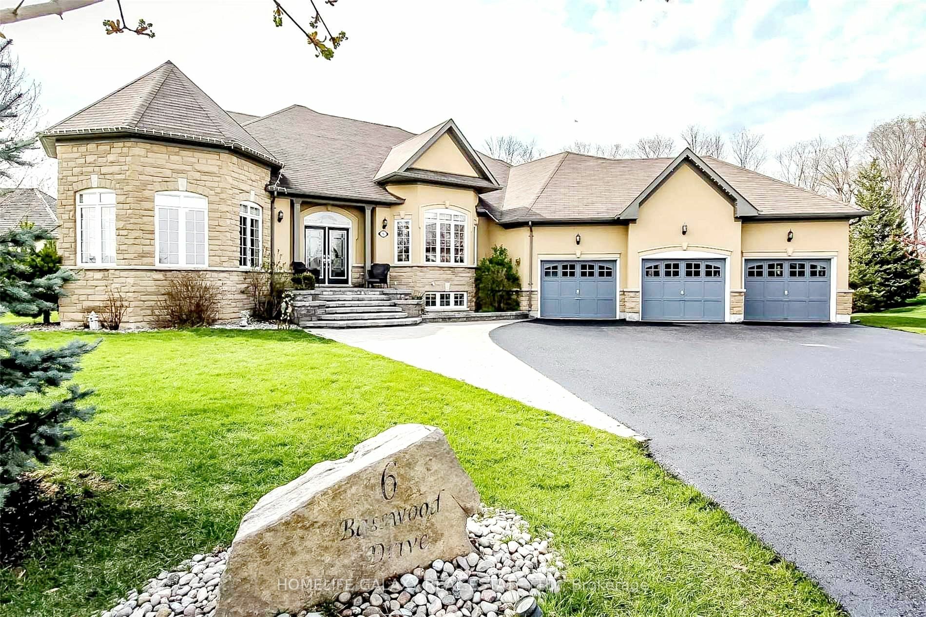 6 Basswood Dr  Wasaga Beach ON L9Z 0A9 photo