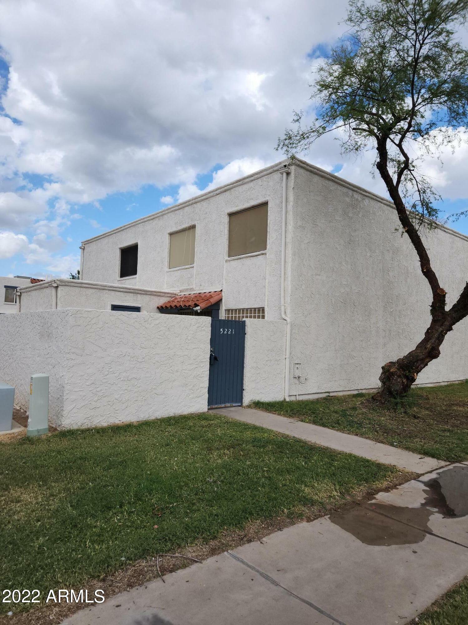 Property Photo: 5221 N 42nd Lane AZ 85019