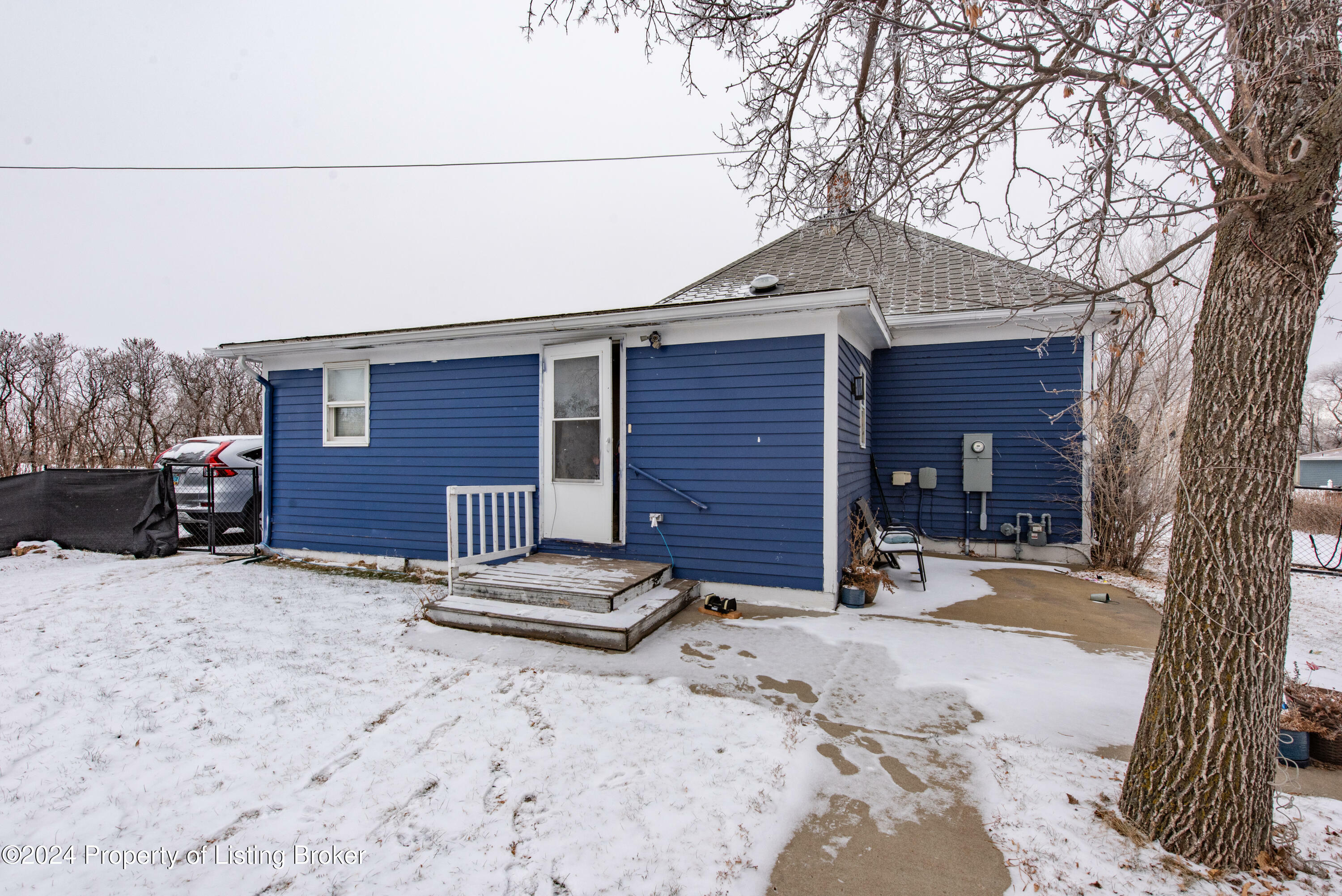 Property Photo:  1142 McKenzie Street  ND 58647 