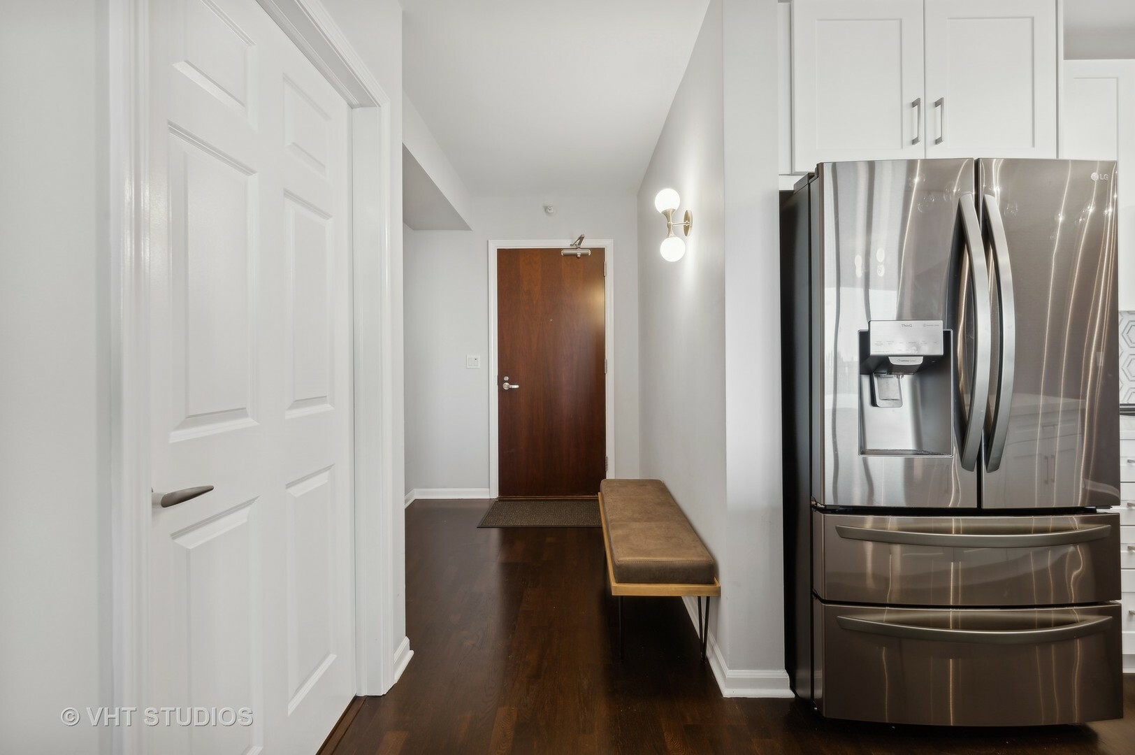 Property Photo:  807 Davis Street 911  IL 60201 