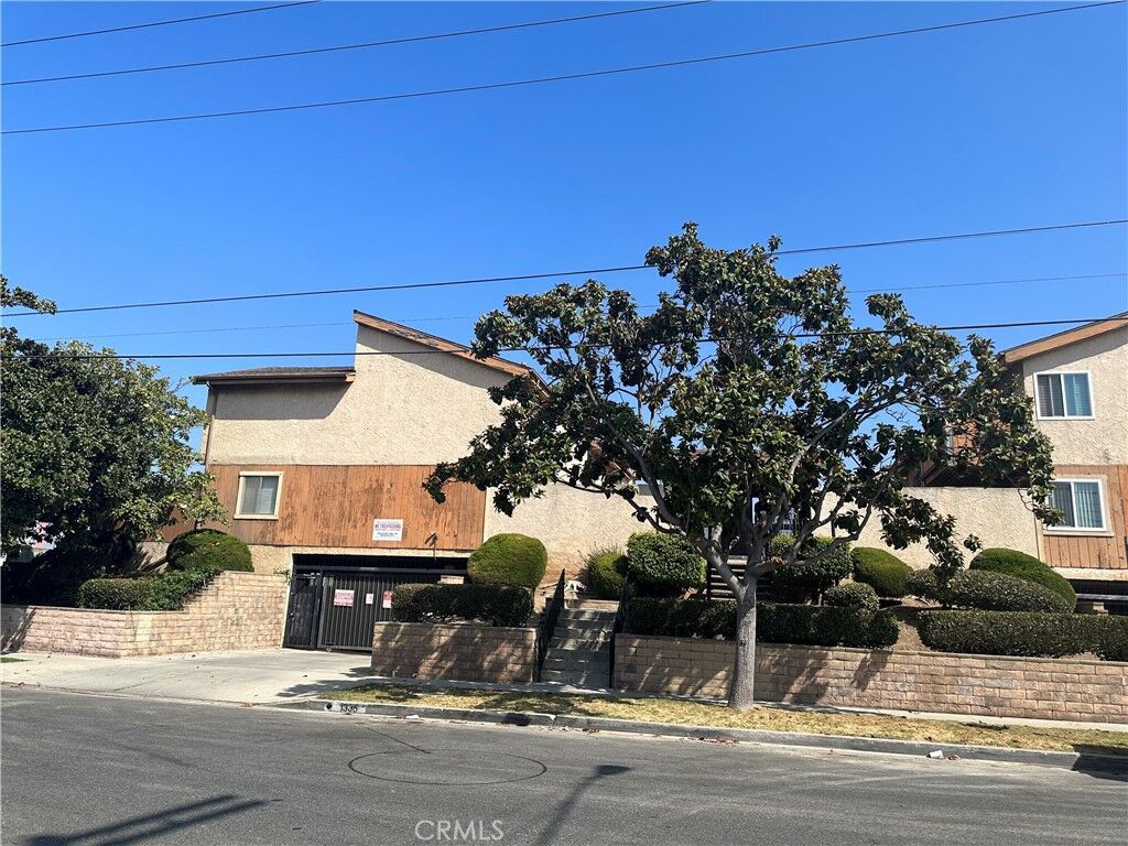 Property Photo: 1335 W 139th Street 111 CA 90247