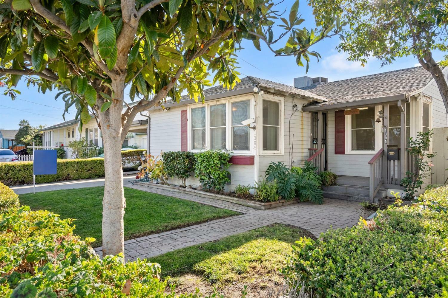 Property Photo:  1305 W 7th Street  CA 94509 