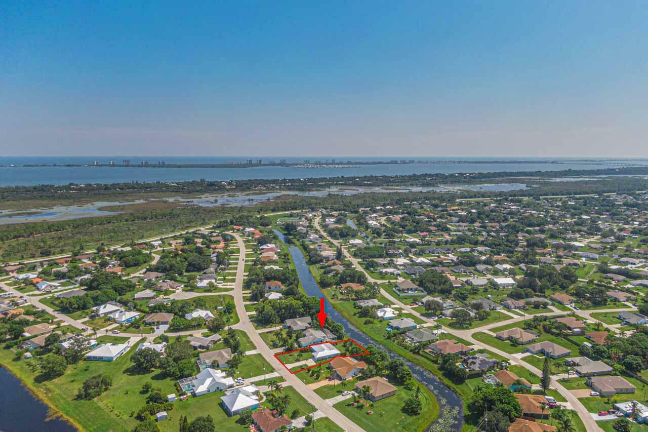 Property Photo:  1625 SE Berkshire Boulevard  FL 34952 