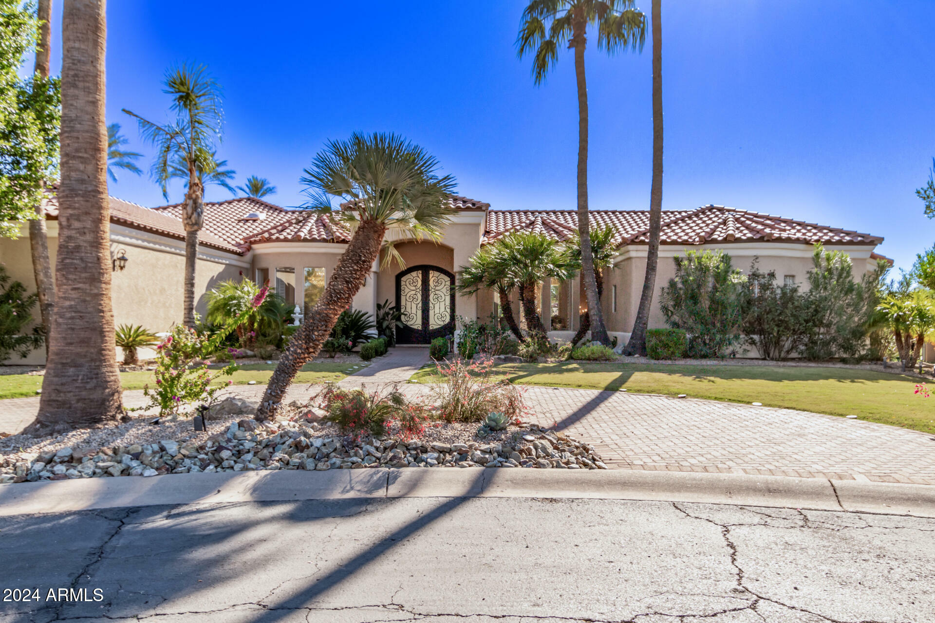 Property Photo: 9840 N 111th Place AZ 85259