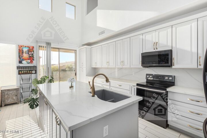 Property Photo: 2937 W Silver Fox Way AZ 85045