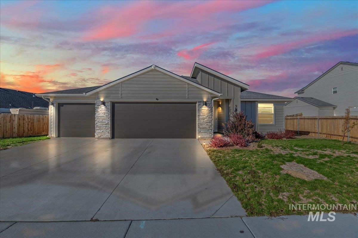Property Photo: 900 SW Lago St ID 83647