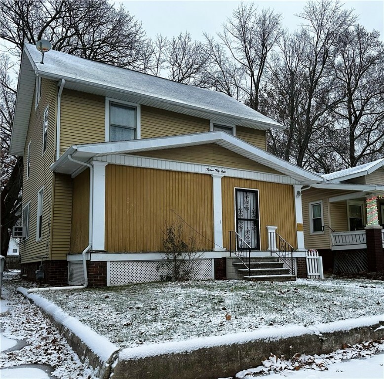 Property Photo:  1358 W Forest Avenue  IL 62522 