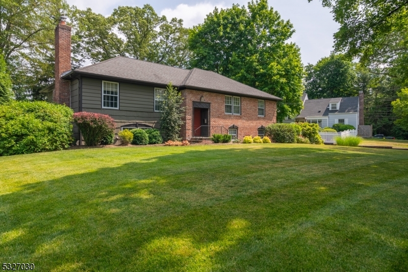 Property Photo:  1 Coursen Way  NJ 07940 