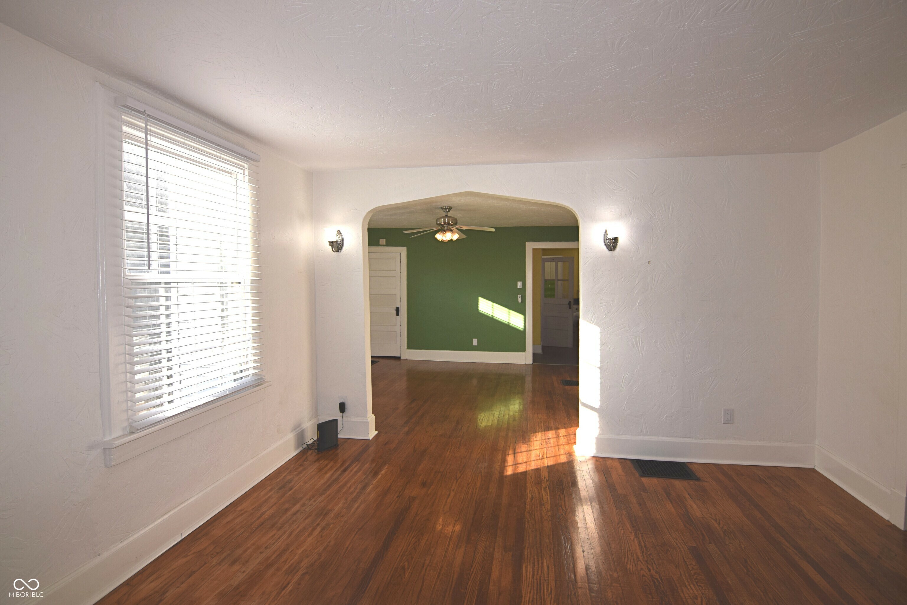 Property Photo:  924 N Leland Avenue  IN 46219 