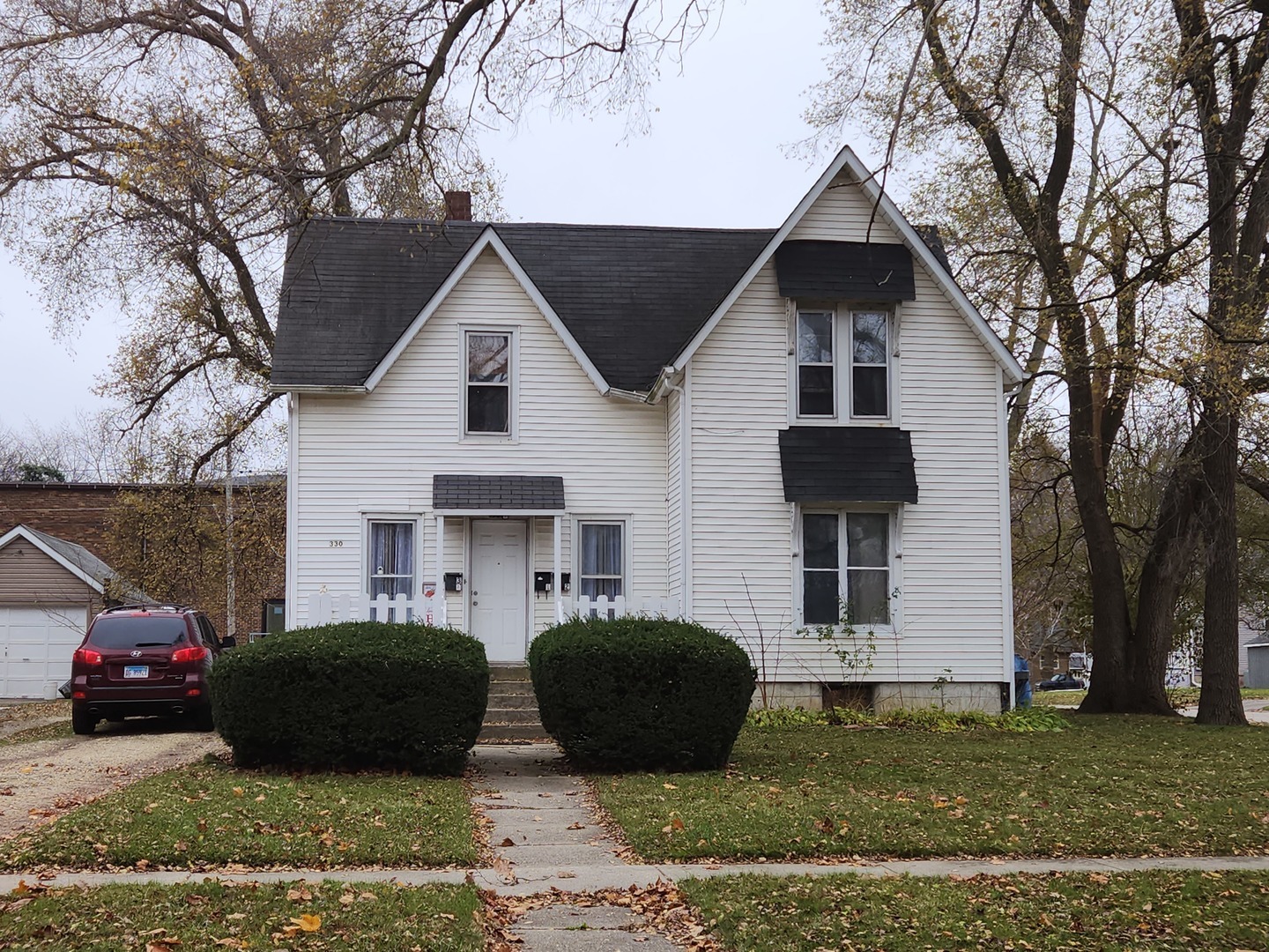 Property Photo:  330 S 8th Street  IL 60115 