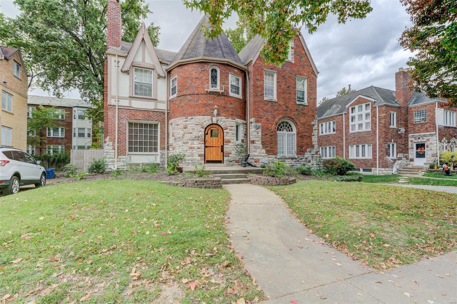 Property Photo: 7552 Buckingham Drive MO 63105