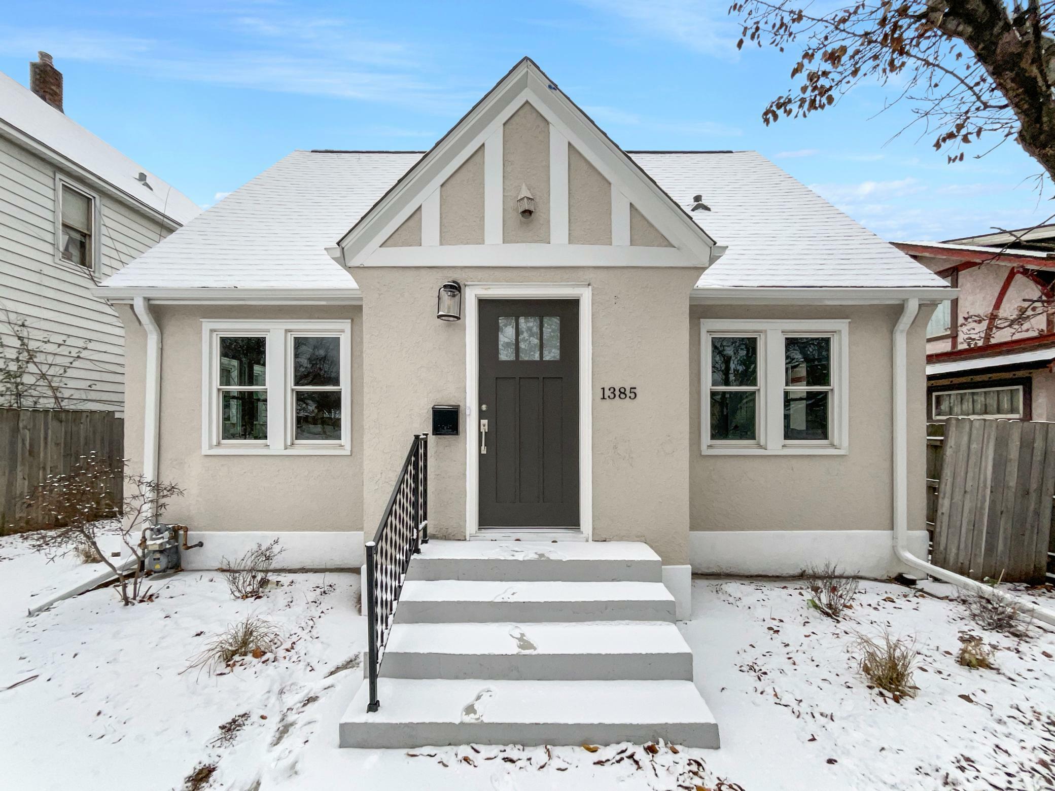 Property Photo:  1385 White Bear Avenue N  MN 55106 