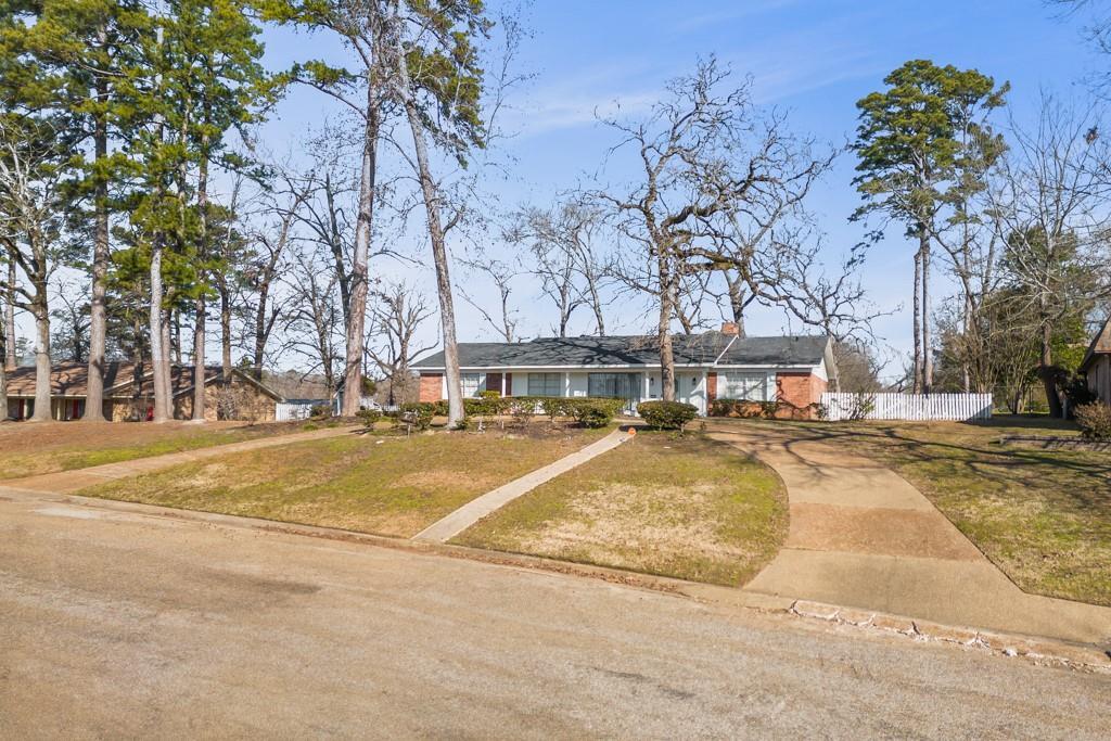 Property Photo: 1615 Frost Street TX 75644