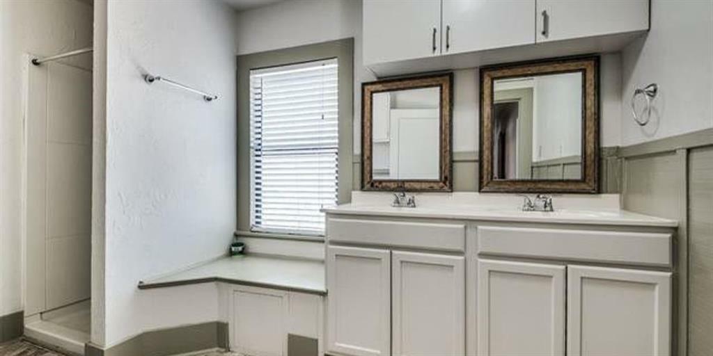 Property Photo:  1116 N Bell Avenue 4  TX 76209 