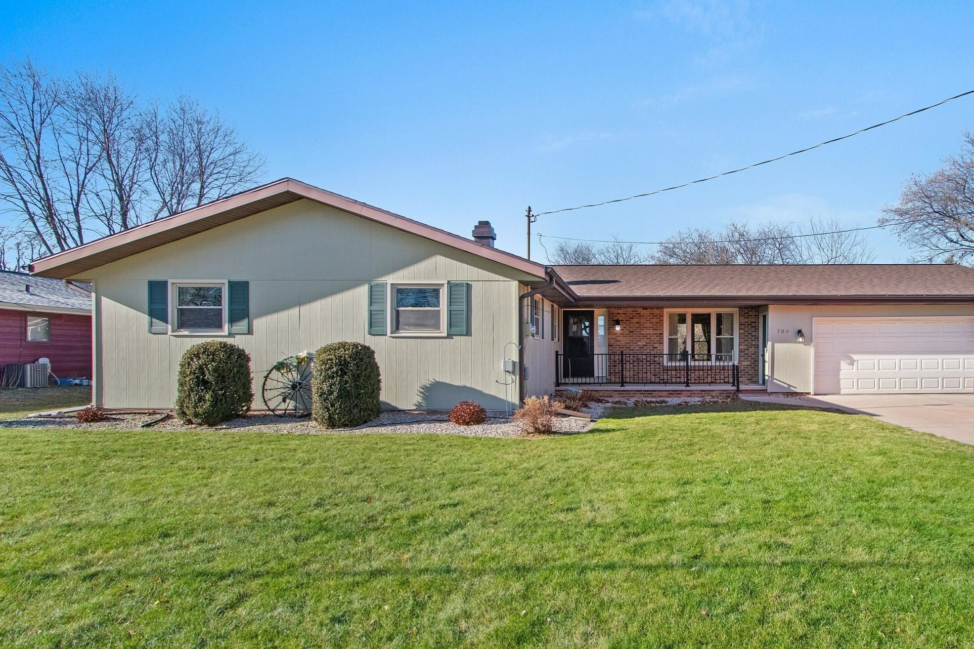 Property Photo:  709 N Kensington Drive  WI 54915-2917 